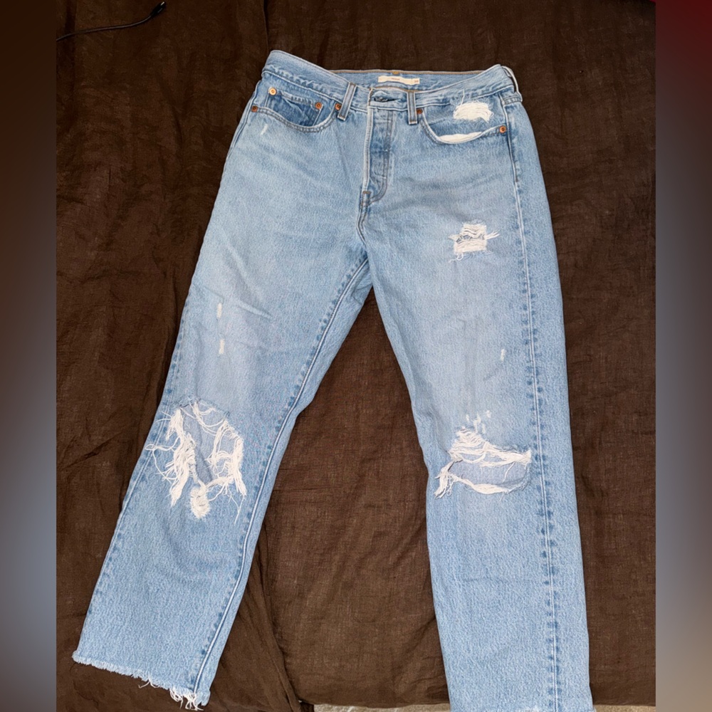 Distressed Levi’s Blue Jeans Capris